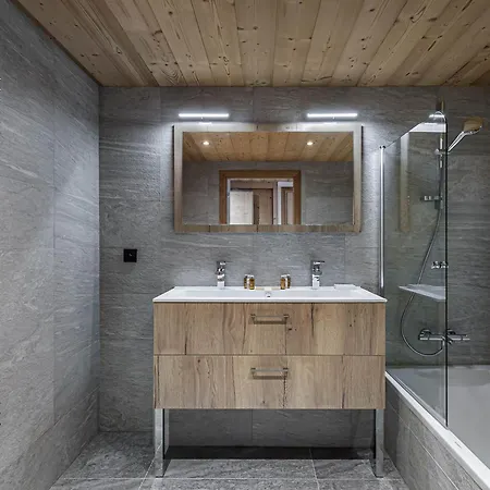 Magnifique Duplex Neuf A Courchevel, 4 Chambres, Garage, Balcon - Fr-1-563-34 *